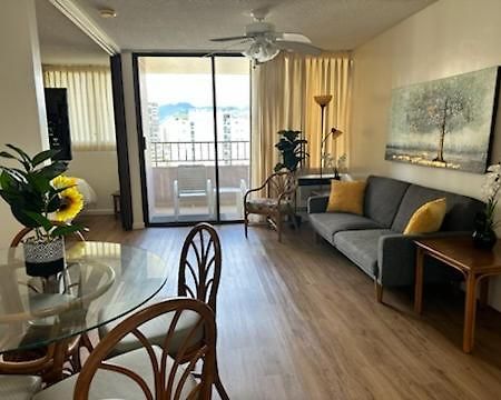 Island Vacations Aparthotel Хонолулу Екстериор снимка